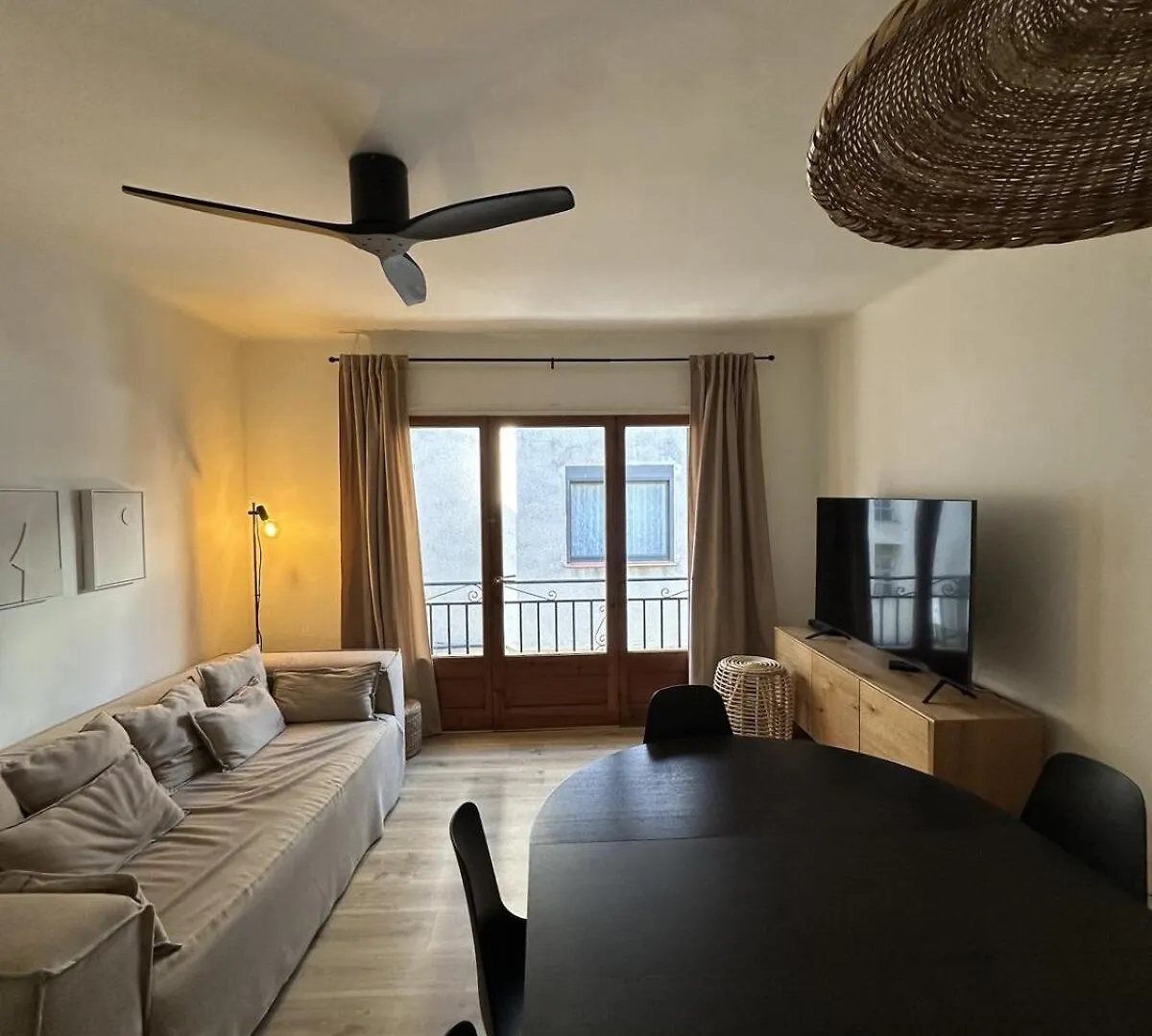 Charming House In The Center Of Roses Villa Feriehus